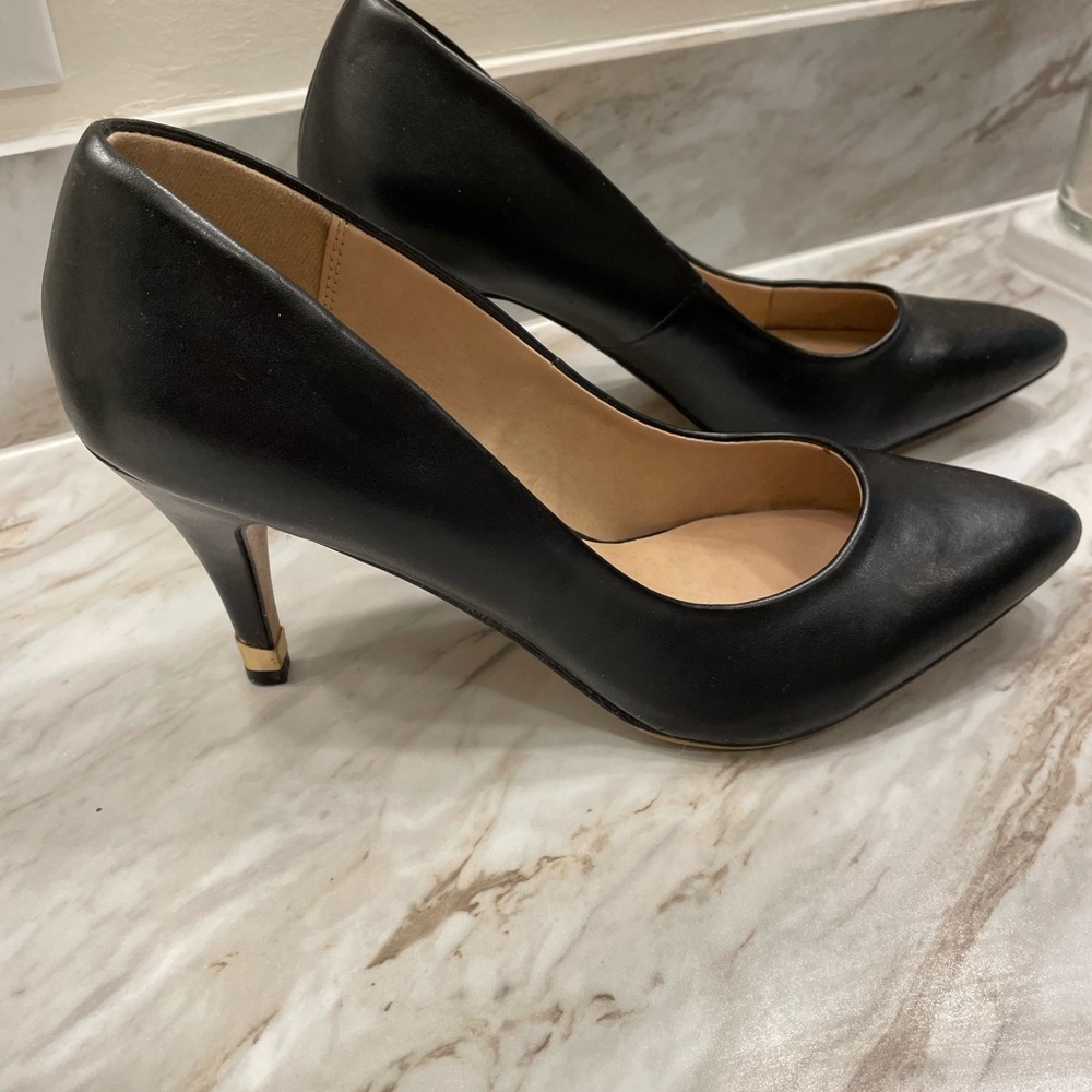 Brand: Apt 9, black heels size 9 1/2